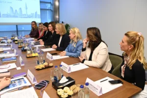 SOCAR ospita un evento dedicato al ruolo delle donne nel settore energia, evidenziando collaborazione, innovazione e sostenibilità con la Women in Energy Association.